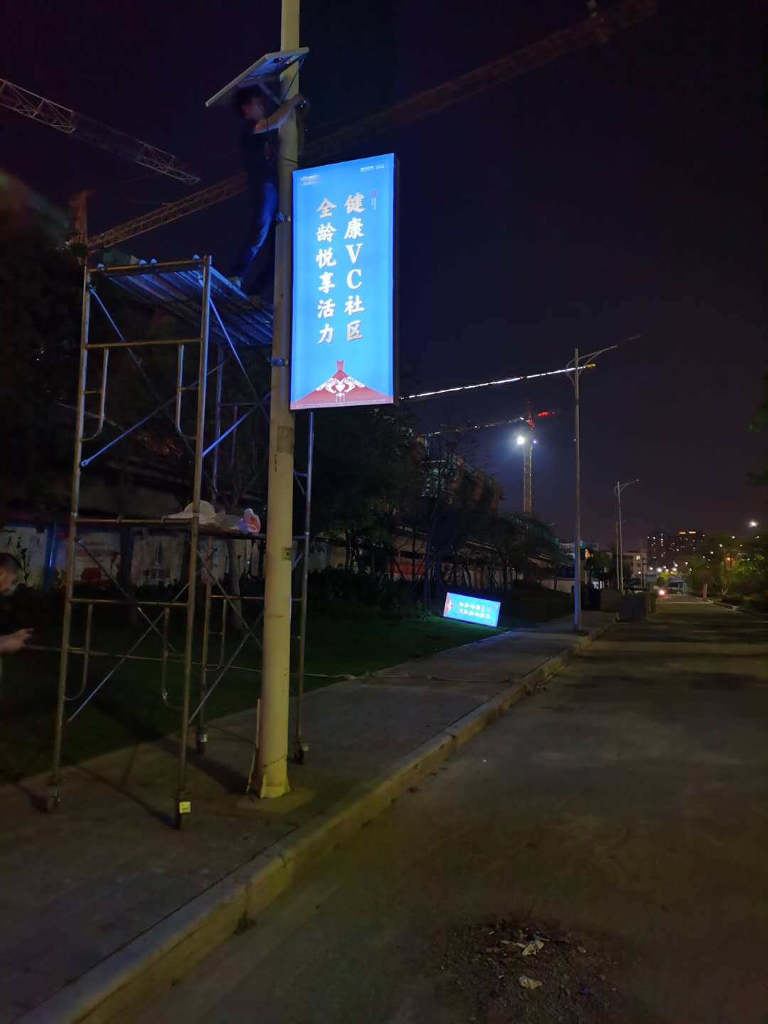 廠家供應(yīng)免接線廣告燈箱