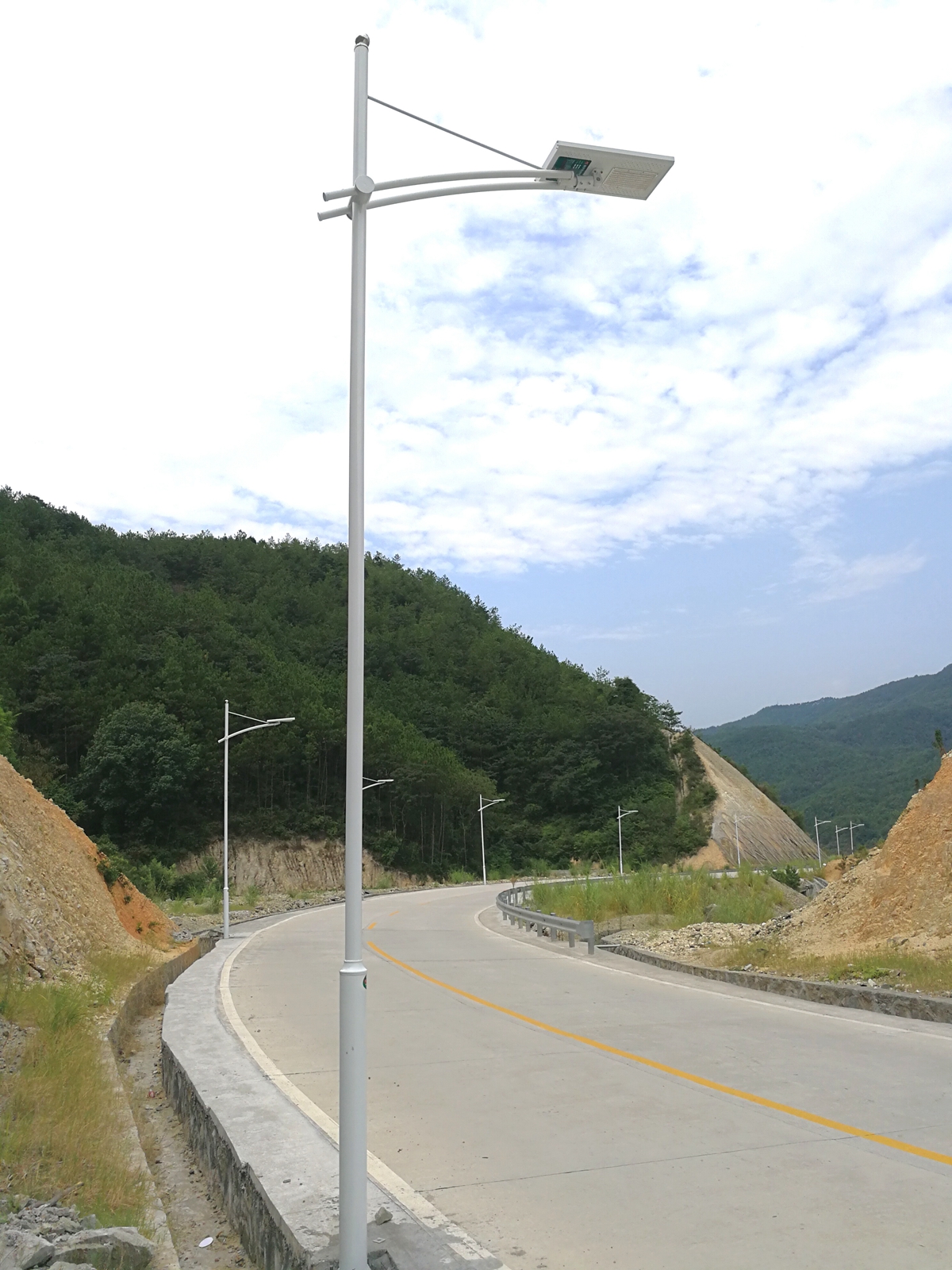 微光免接線路燈